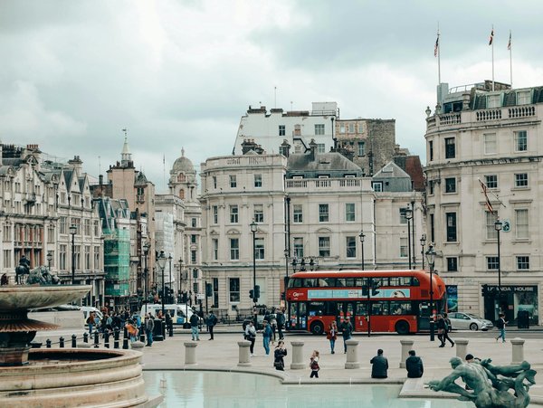 Quelles croisières offrent des excursions pour explorer les récifs coralliens de la Grande Barrière de Corail en Australie ?
